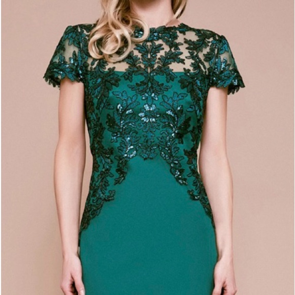 TADASHI EVENING DRESS. ZINNIA SEQUIN EMBROIDERED NEOPRENE SIZE 10 BMJ19963M.